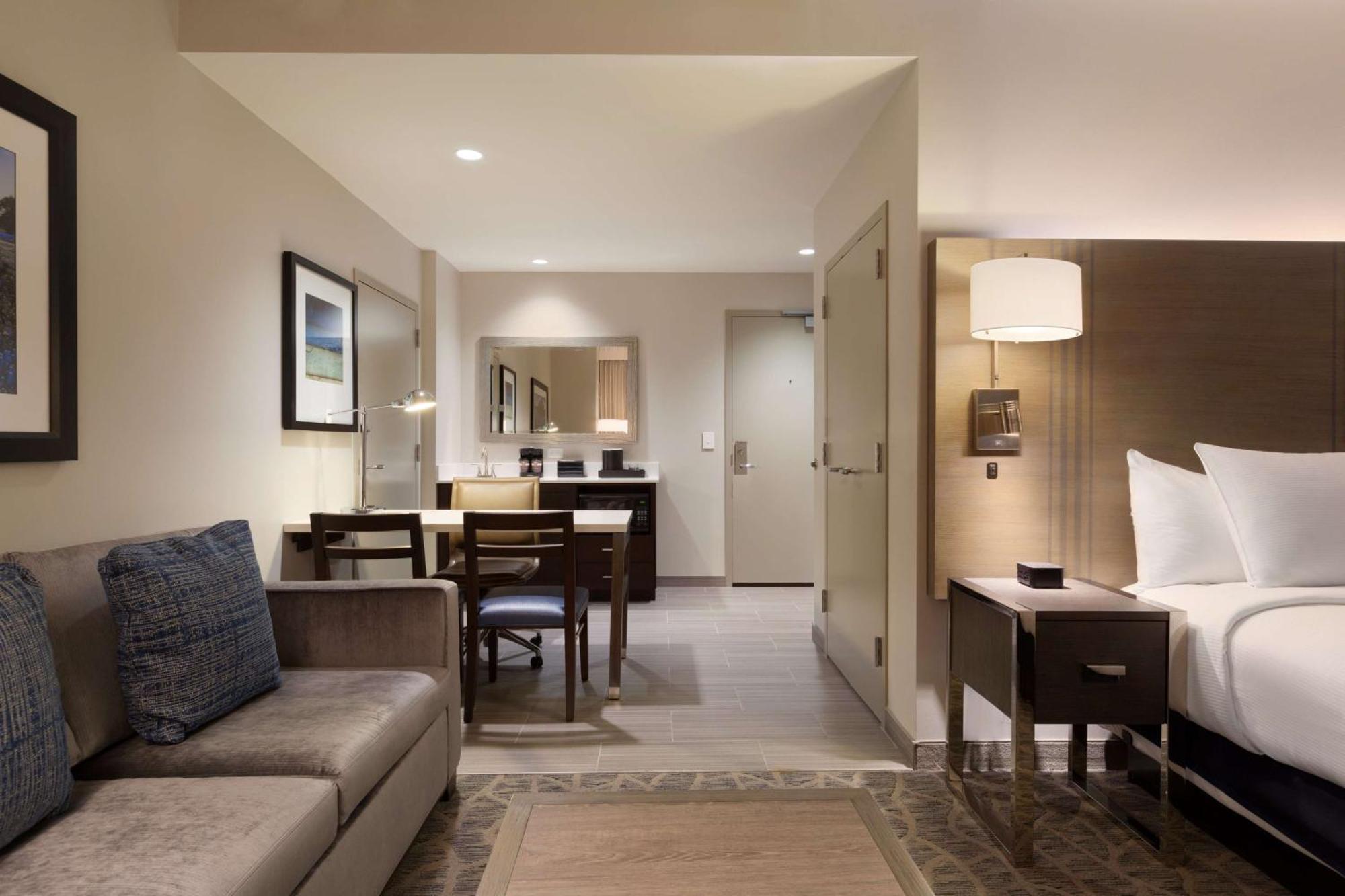 Embassy Suites By Hilton The Woodlands Exterior foto