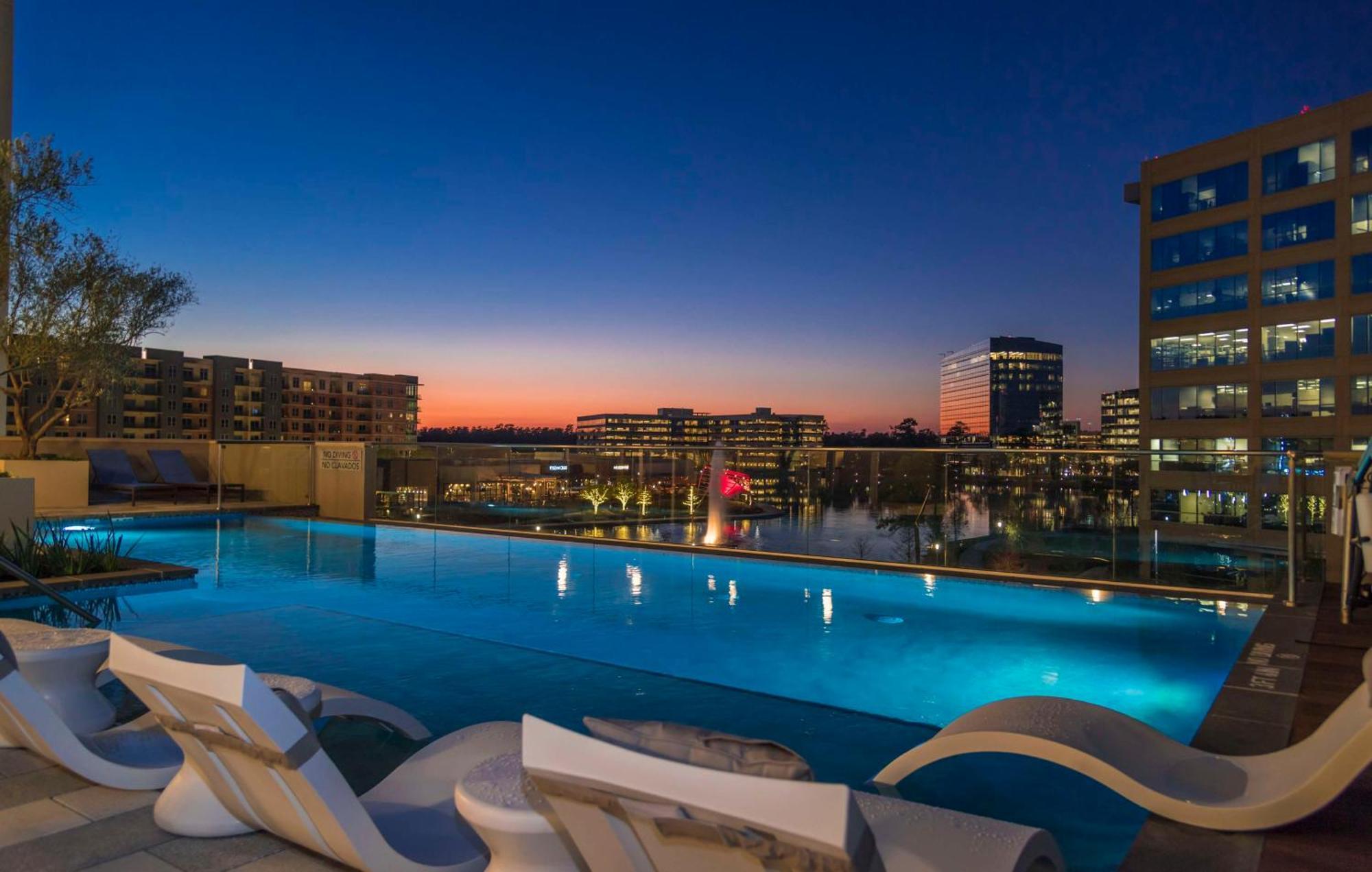 Embassy Suites By Hilton The Woodlands Exterior foto